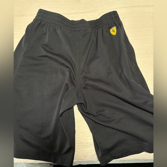 Boys Puma Ferrari black shorts - Picture 2 of 3
